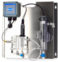 CLF10 sc volný chlór s analogovou kombinovanou pH sondou (na panelu), metrický